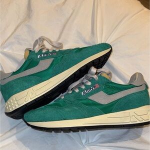 BRAND NEW AUTRY SNEAKERS 
OG price $200
Never worn outside 
Size 39